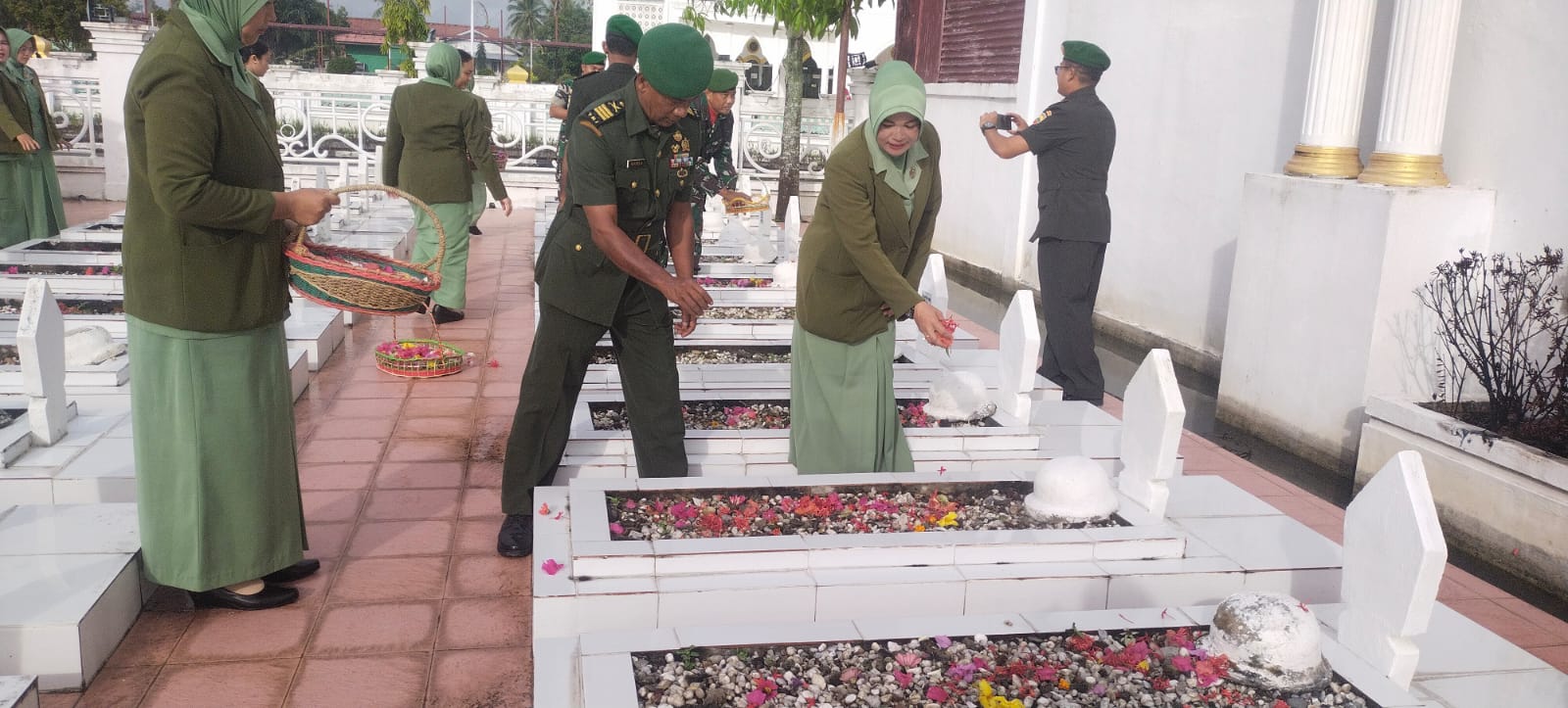 Peringatan Hari Juang TNI AD Ke 77 Kodim 0321 Rohil Ziarah Ke Makam