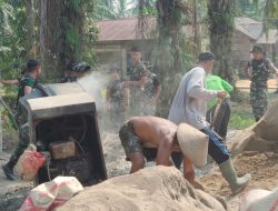 Bersama Satgas TMMD ke-125, Warga Antusias Gotong Royong Bangun Jalan Semenisasi di Rokan Baru Pesisir