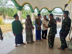 Satgas TMMD ke-125 Berbaur Dengan Masyarakat Laksanakan Sholat Jumat di Masjid Jami Baiturahmat Rokan Baru